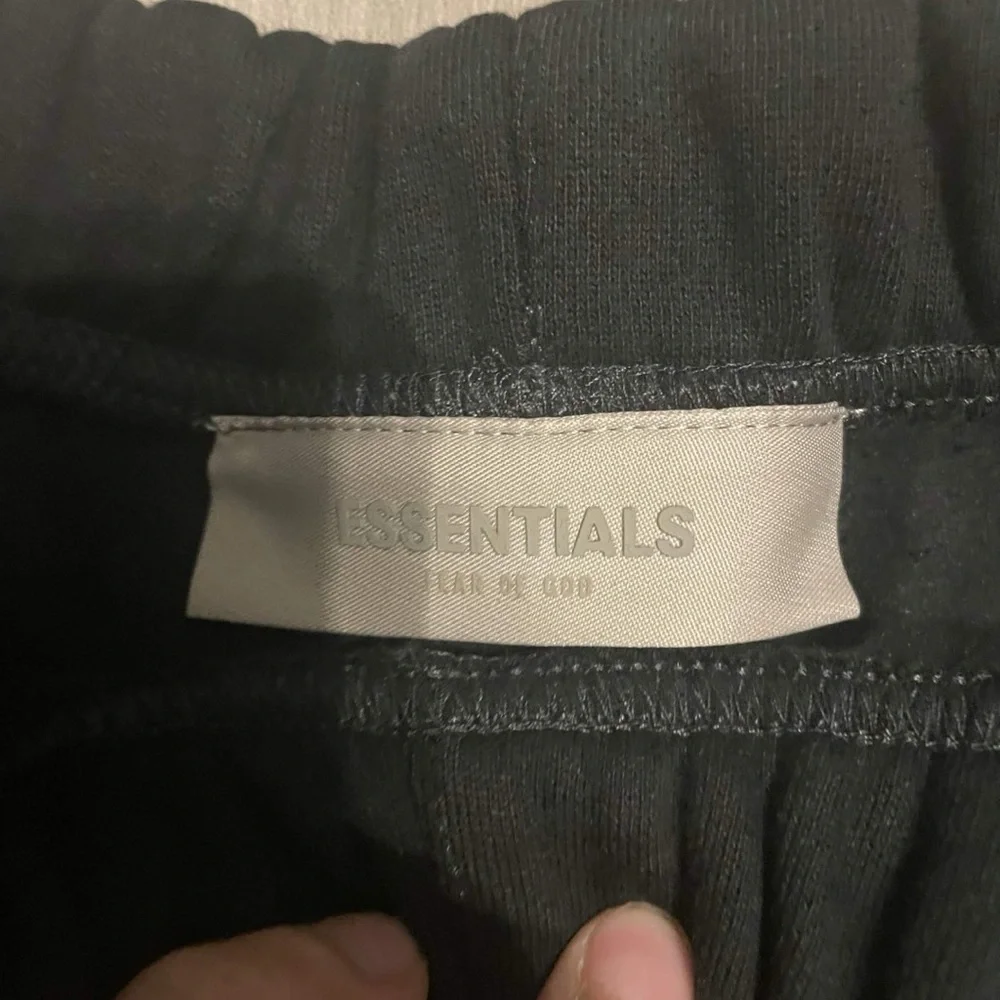 Small essentials black Shorts